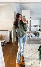 Load image into Gallery viewer, OLIVE SHERPA JACKET