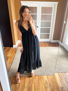 DELORES FLOWY MAXI DRESS (2 COLOURS)