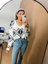 Load image into Gallery viewer, DAKOTA SWEATER (S-XL)