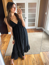 Load image into Gallery viewer, DELORES FLOWY MAXI DRESS (2 COLOURS)