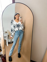 Load image into Gallery viewer, DAKOTA SWEATER (S-XL)